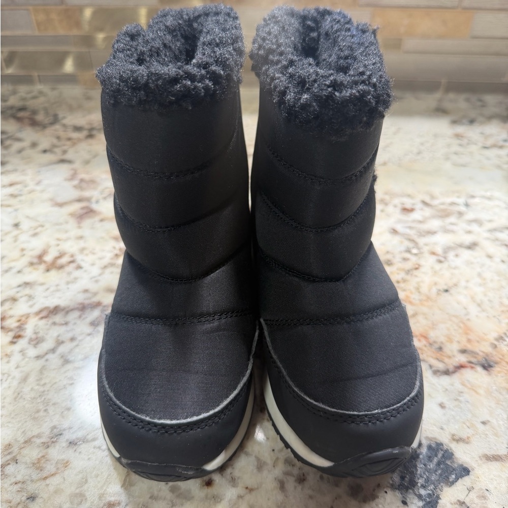 Tucker tate Brisk faux shearling liner Cozy Black Kids Winter snow rain Boots